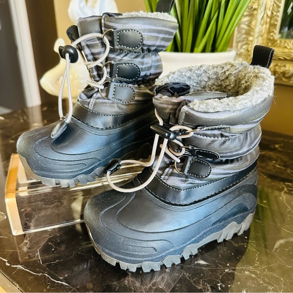 ๐ฉท MEMBERS MARK GIRLS 9/10 EASY CINCH SNOW WINTER SHERPA STYLE BOOTS EXCELLENT - Picture 5 of 10